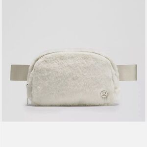 NWT Lululemon Everywhere Belt Bag *Plush Fleece 1L